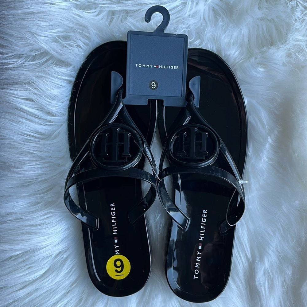 🆕 Tommy Hilfiger Women's Black Shiny Flip Flop Thong Sandals Jelly Shoes Size 9 - Picture 2 of 6